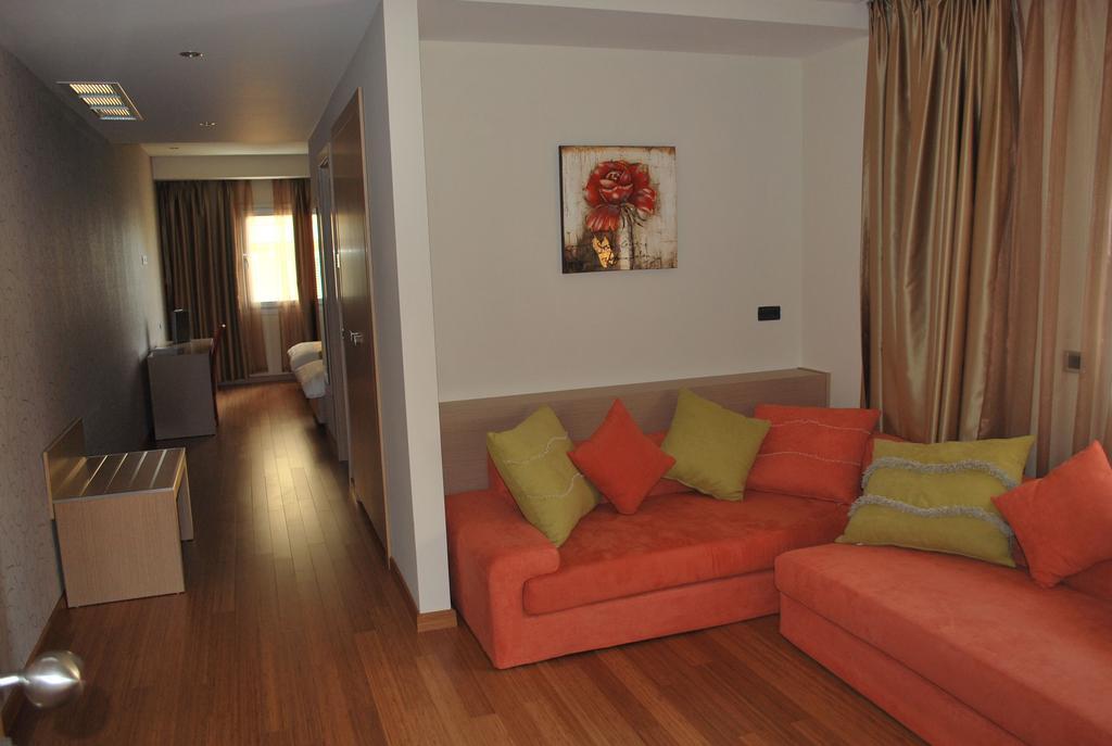 Sky 2 Hotel Tiran Dış mekan fotoğraf