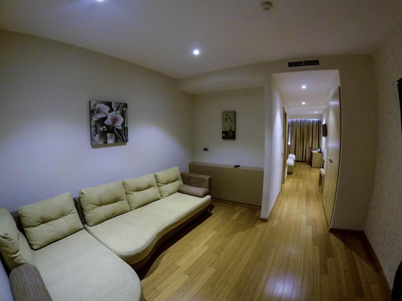Sky 2 Hotel Tiran Dış mekan fotoğraf